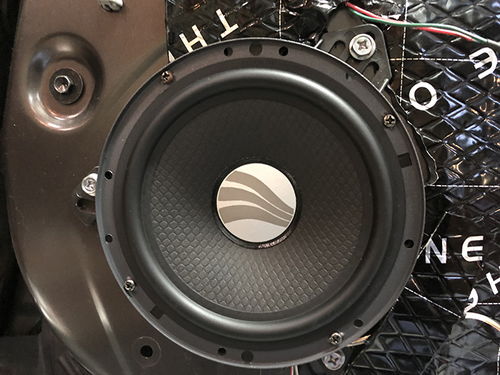 日產奇駿音響改裝德國彩虹喇叭 愛威備胎低音 深圳享聲汽車音響